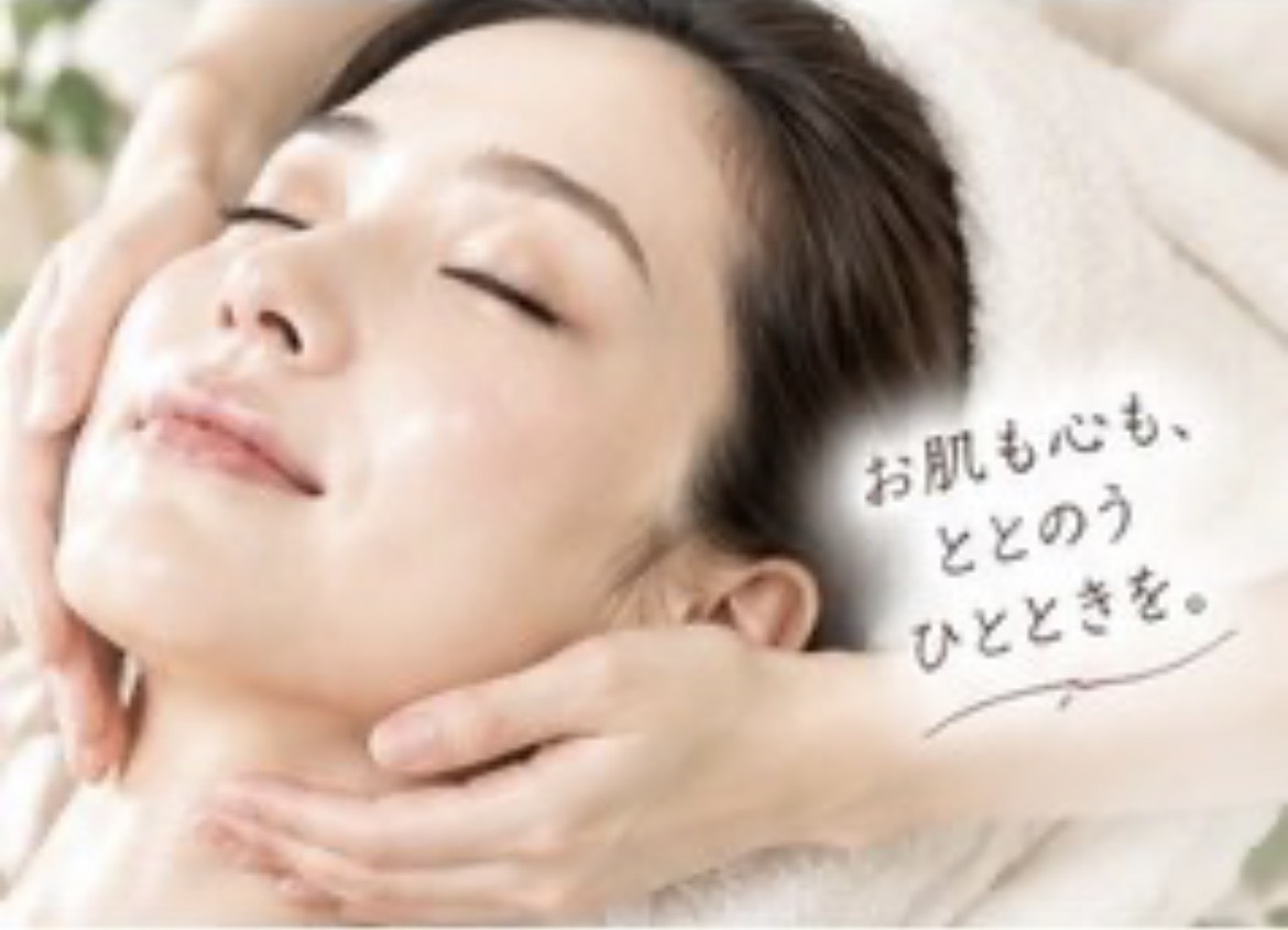 フェイシャルリンパエステの施術イメージ。「お肌も心も、ととのうひとときを。」