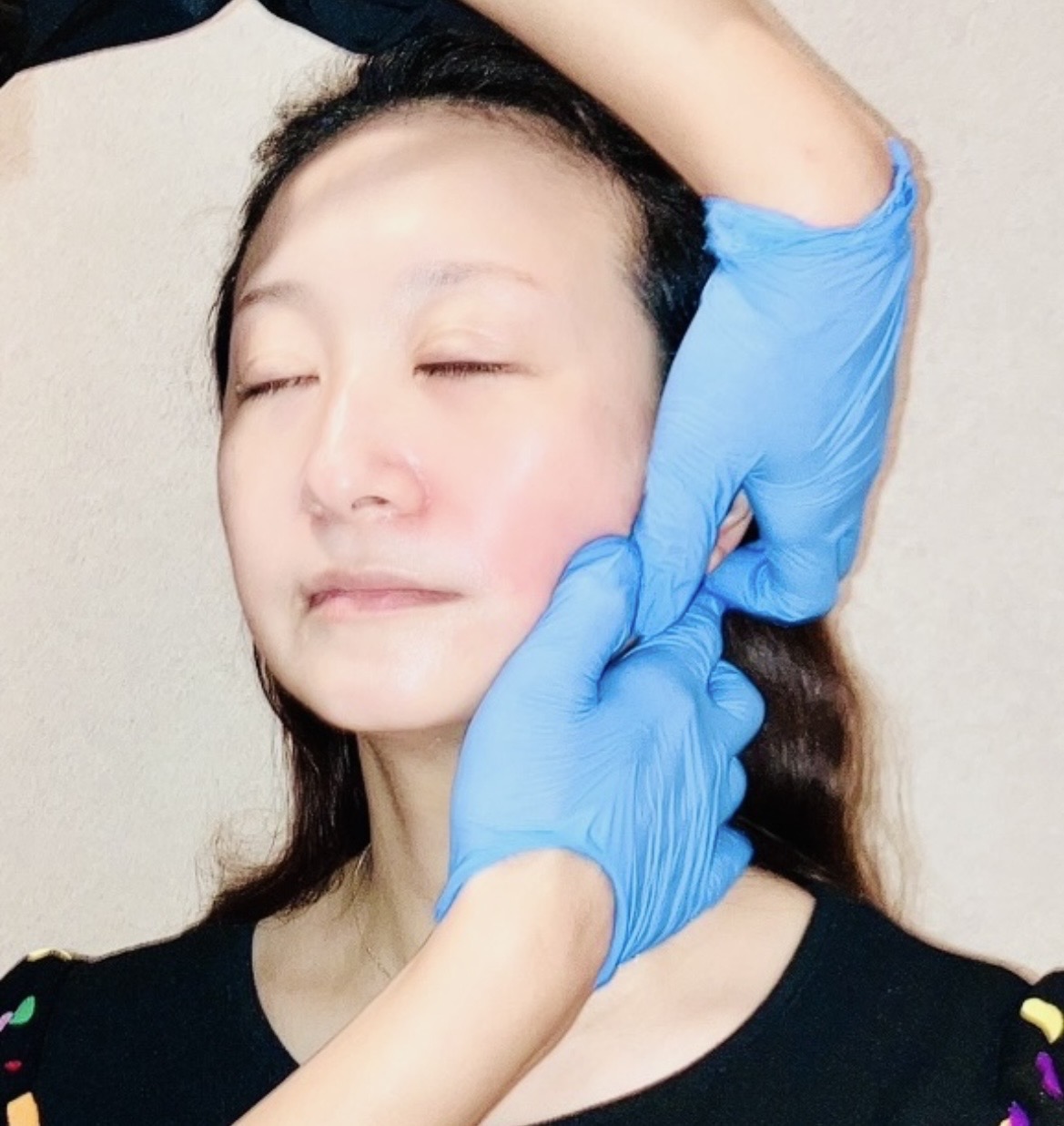 Salon Mocoでのフェイシャル施術の様子